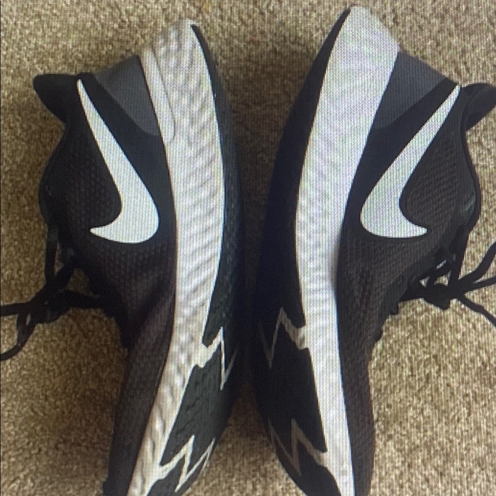 Black Nike sneakers size 7.5